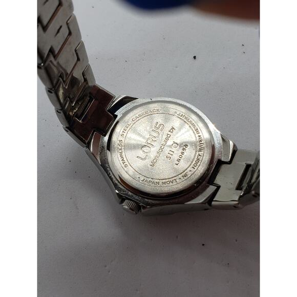 Women\'s Lorus sport watch. Silver face. LR 0656